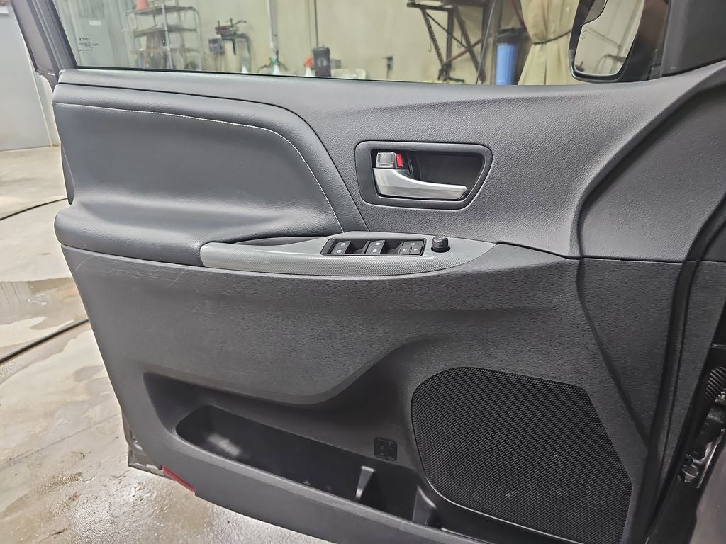 2018 Toyota SIENNA SE 3.5L SE 8 Passenger