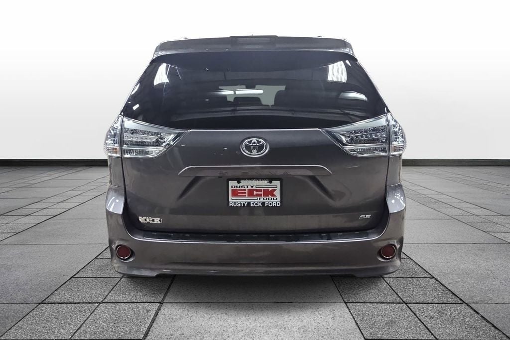 2018 Toyota SIENNA SE 3.5L SE 8 Passenger
