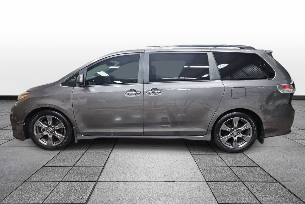 2018 Toyota SIENNA SE 3.5L SE 8 Passenger