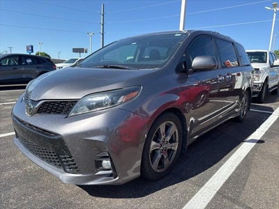 2018 Toyota SIENNA SE 3.5L SE 8 Passenger