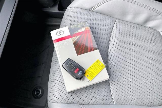 2021 Toyota SIENNA LIMITED Limited 7 Passenger