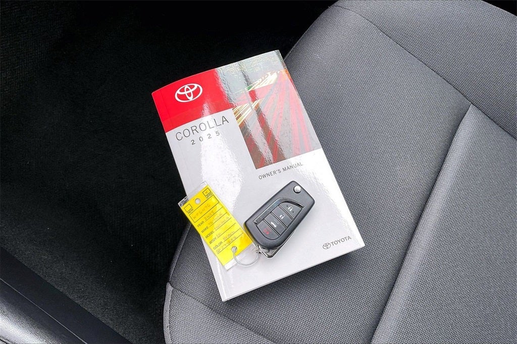 2025 Toyota COROLLA LE