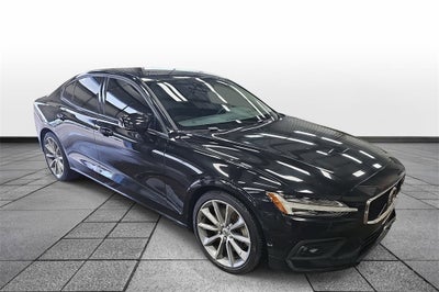 2021 Volvo S60 T6 Momentum