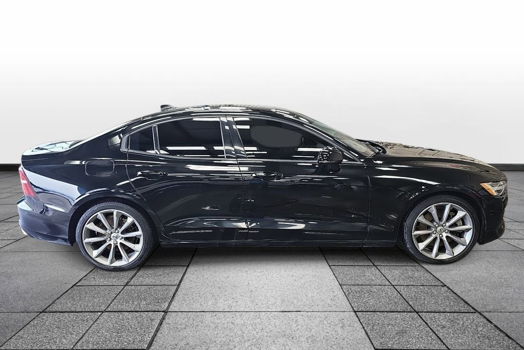 2021 Volvo S60 T6 Momentum