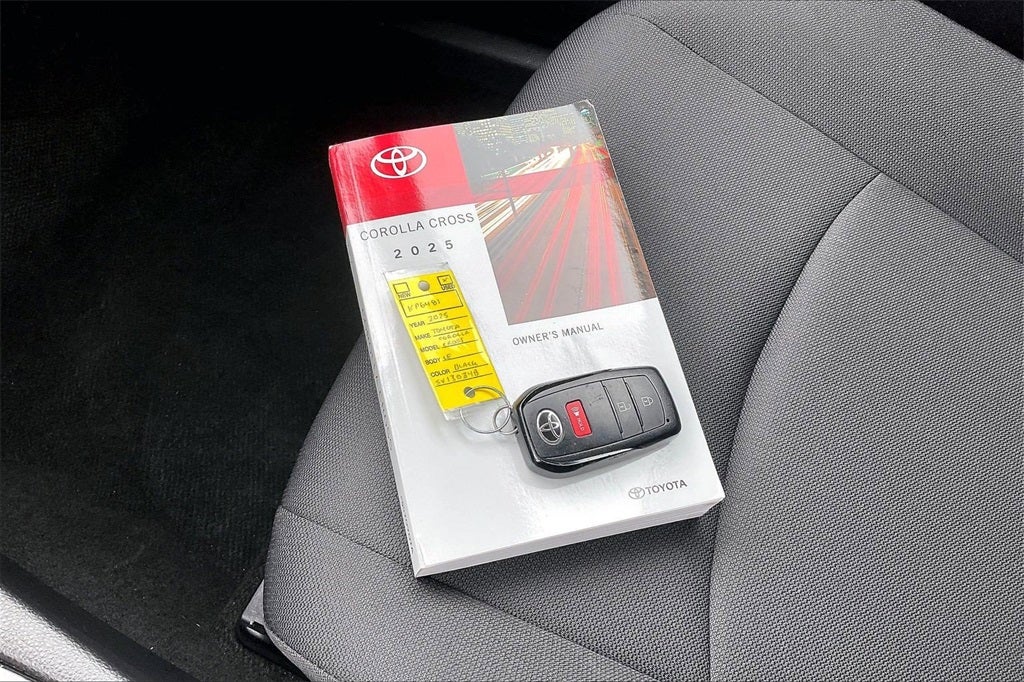 2025 Toyota Corolla Cross LE