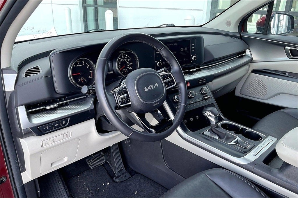 2024 Kia Carnival LX