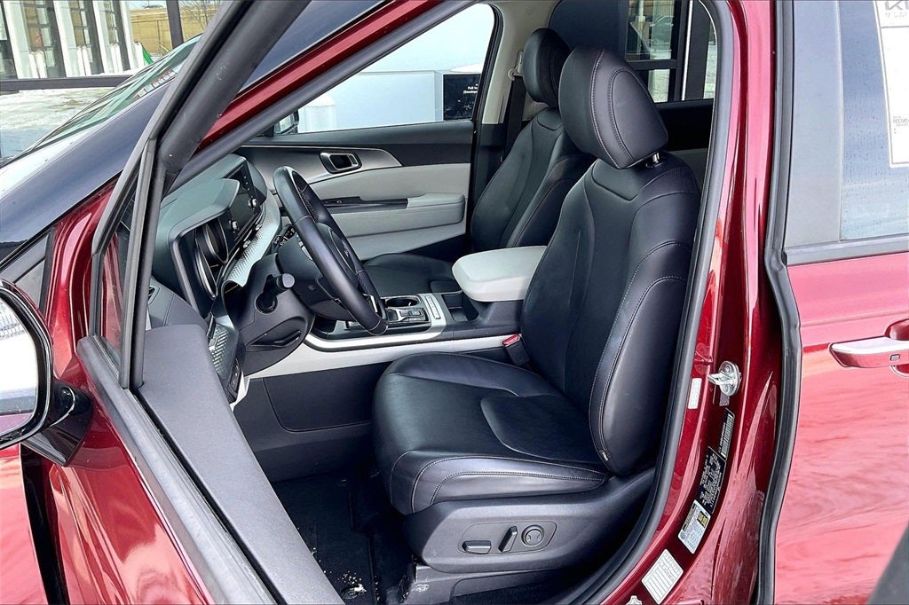 2024 Kia Carnival LX