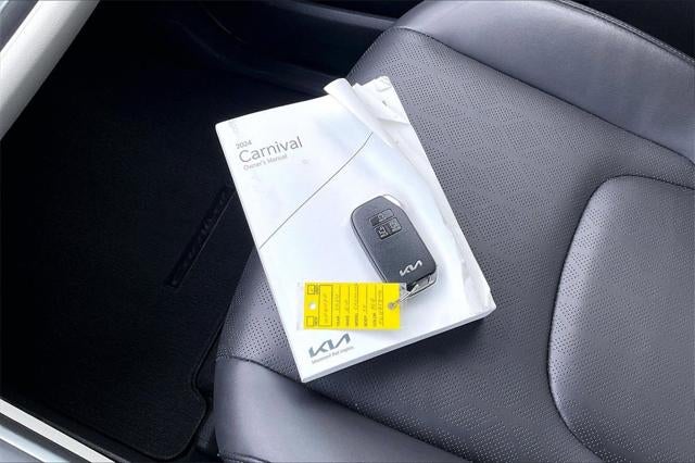 2024 Kia Carnival LX