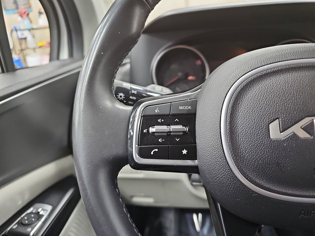 2024 Kia Carnival LX