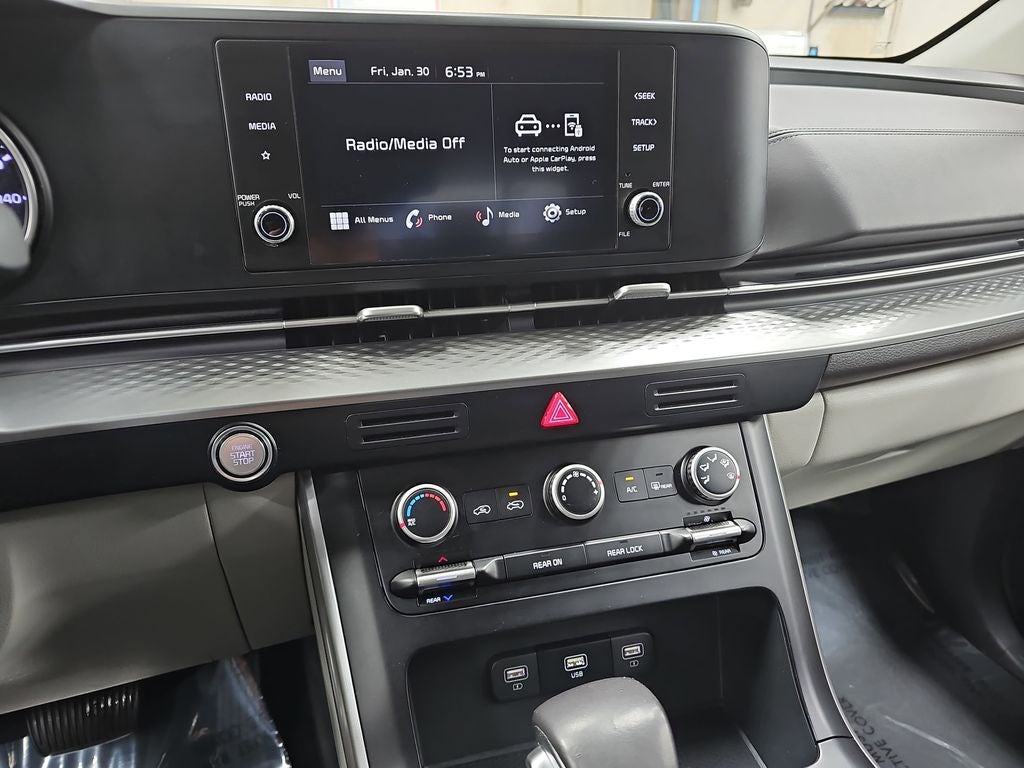 2024 Kia Carnival LX