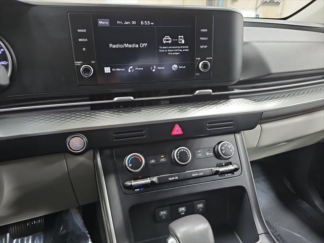 2024 Kia Carnival LX