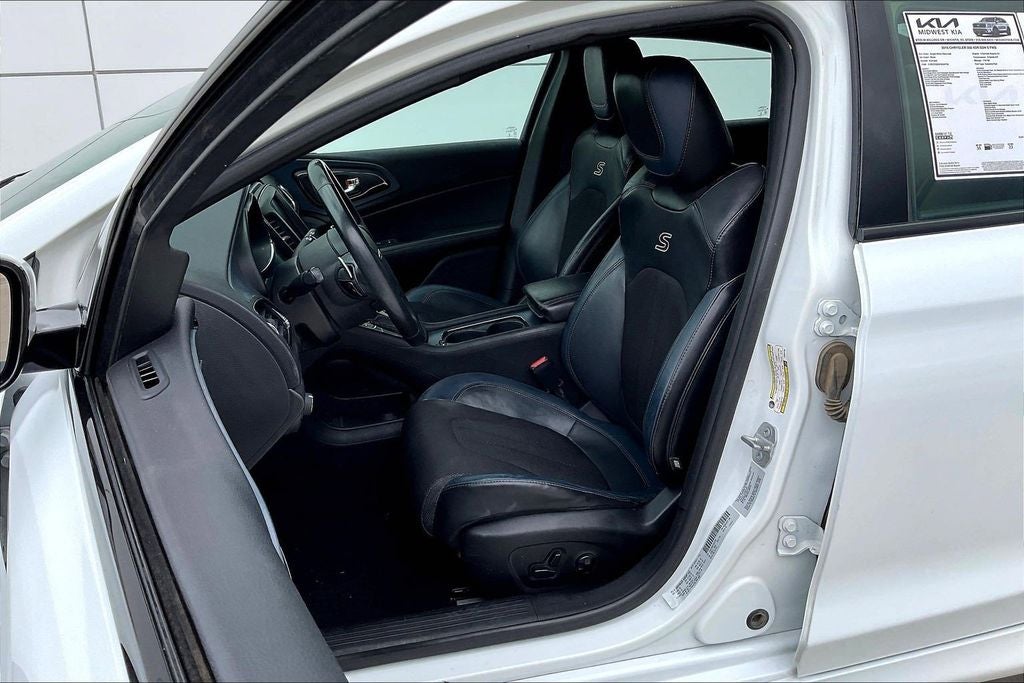 2015 Chrysler 200 S