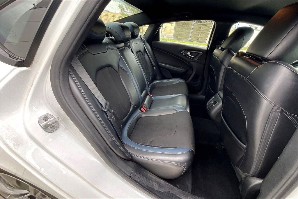 2015 Chrysler 200 S