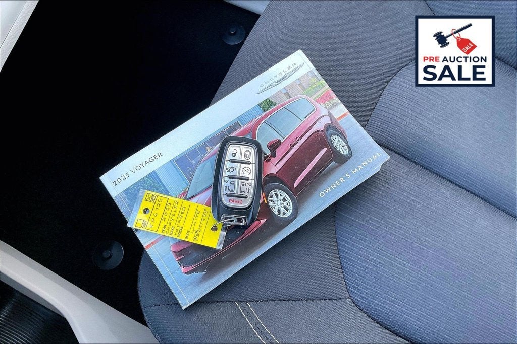 2023 Chrysler Voyager LX