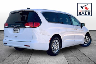 2023 Chrysler Voyager LX