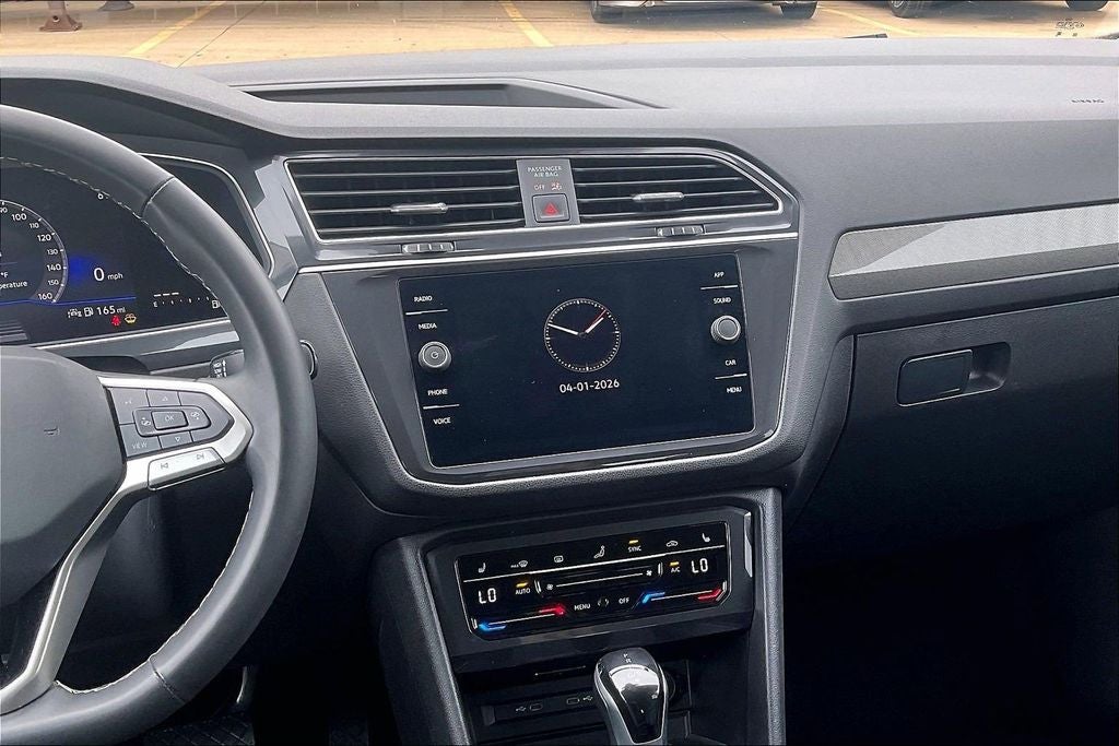 2024 Volkswagen Tiguan 2.0T SE