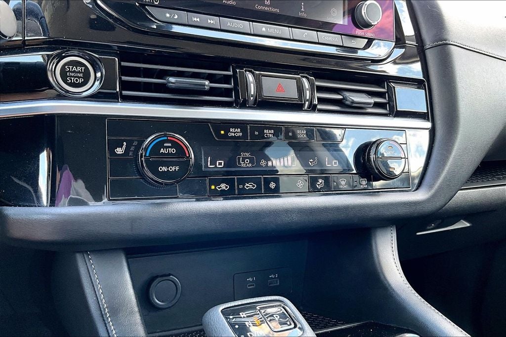 2024 Nissan Pathfinder SV