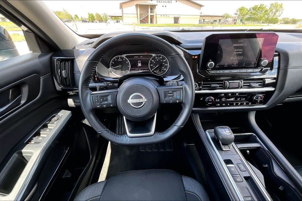 2024 Nissan Pathfinder SV