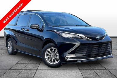 2022 Toyota Sienna XLE 8 Passenger