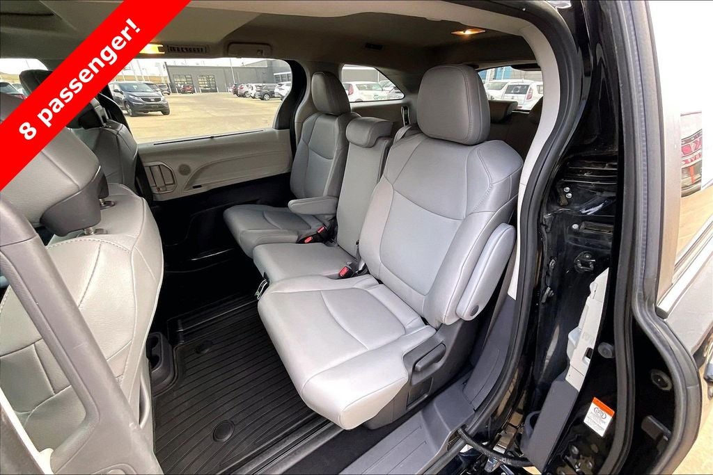 2022 Toyota Sienna XLE 8 Passenger