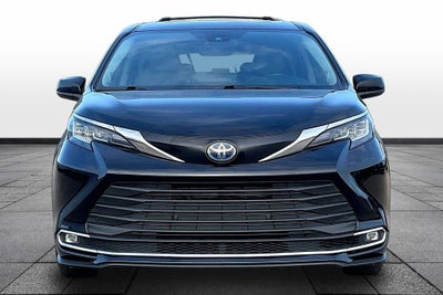 2022 Toyota Sienna XLE 8 Passenger