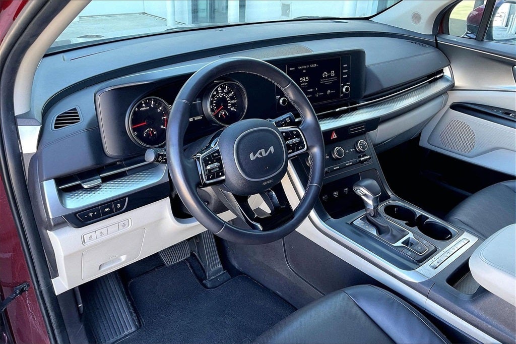 2024 Kia Carnival LX