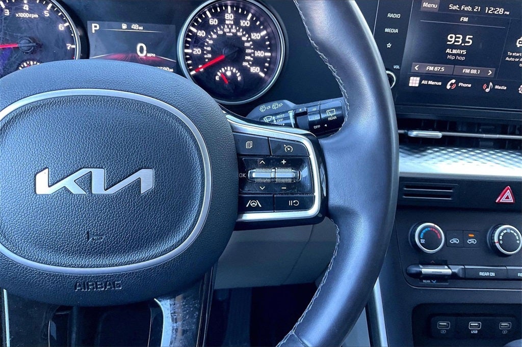 2024 Kia Carnival LX