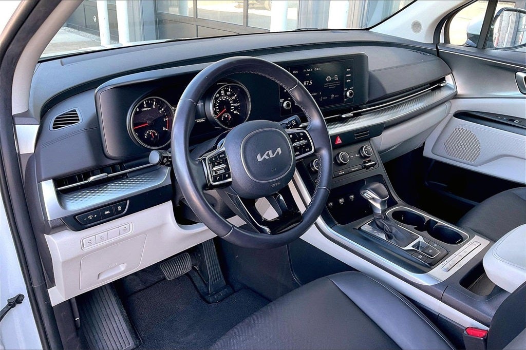 2024 Kia Carnival LX