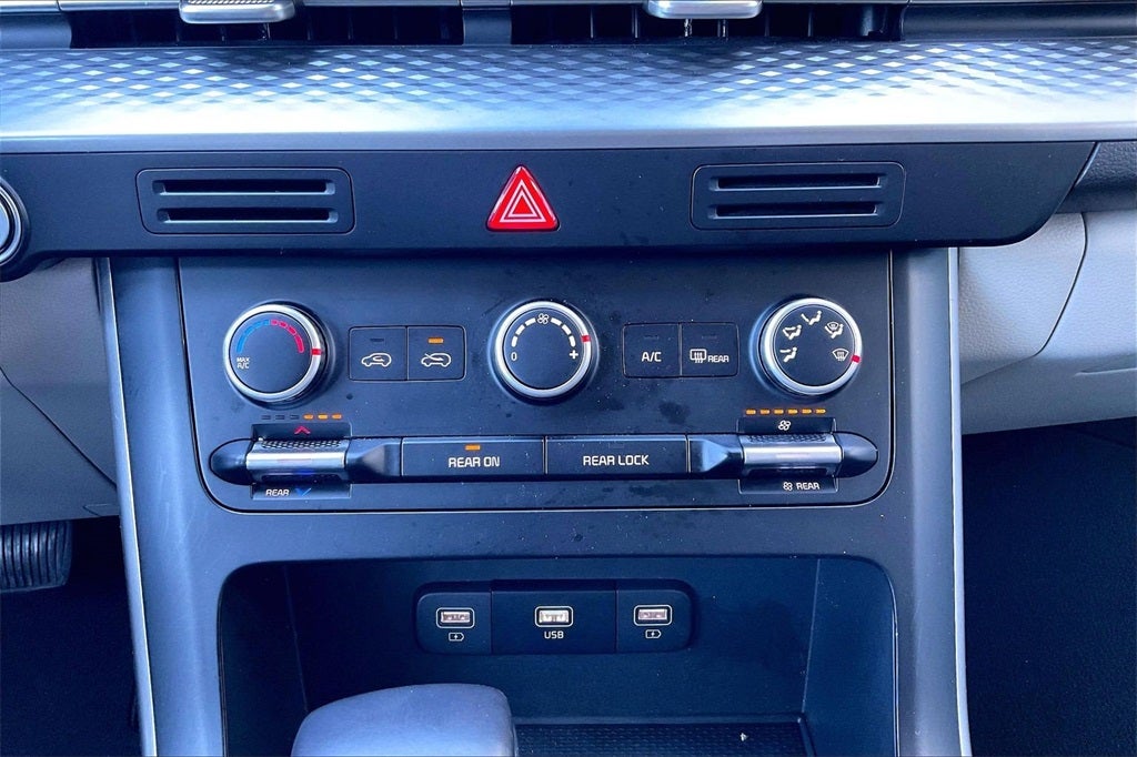 2024 Kia Carnival LX