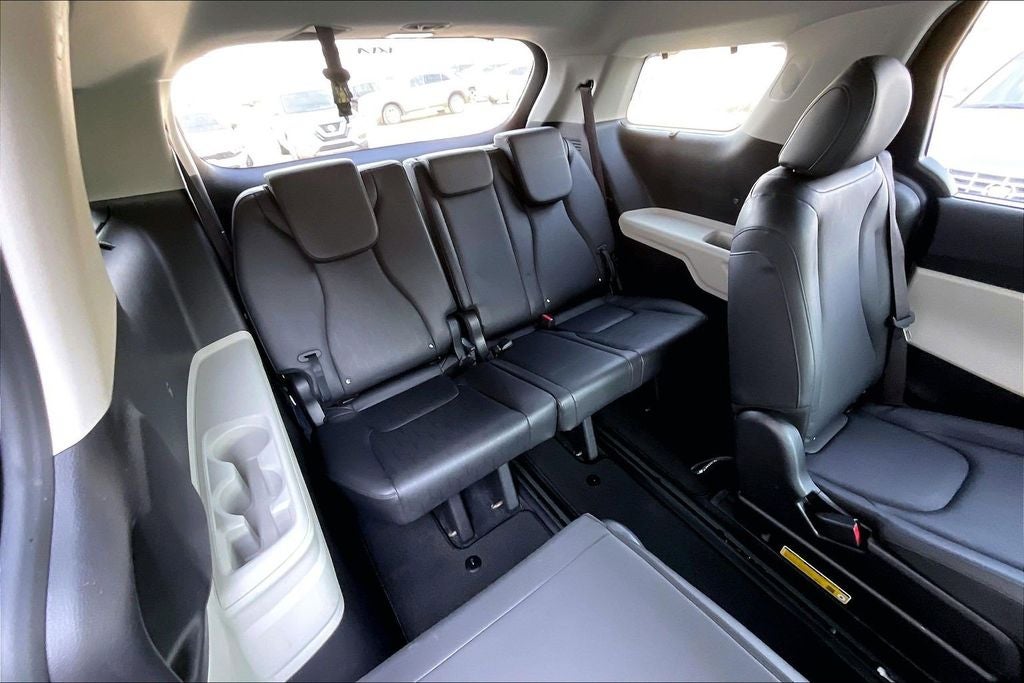 2024 Kia Carnival EX