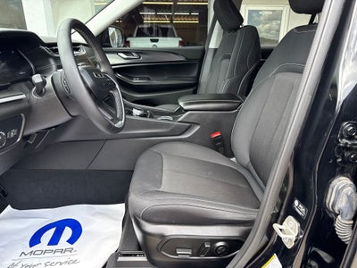 2024 Jeep Grand Cherokee Laredo 4x4