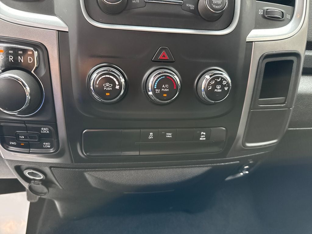 2024 RAM 1500 Classic Warlock Crew Cab 4x4 5'7' Box