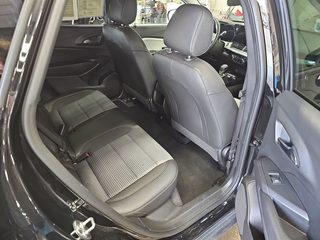 2025 Chevrolet Trax FWD LT