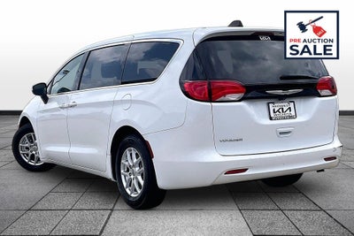 2023 Chrysler Voyager LX