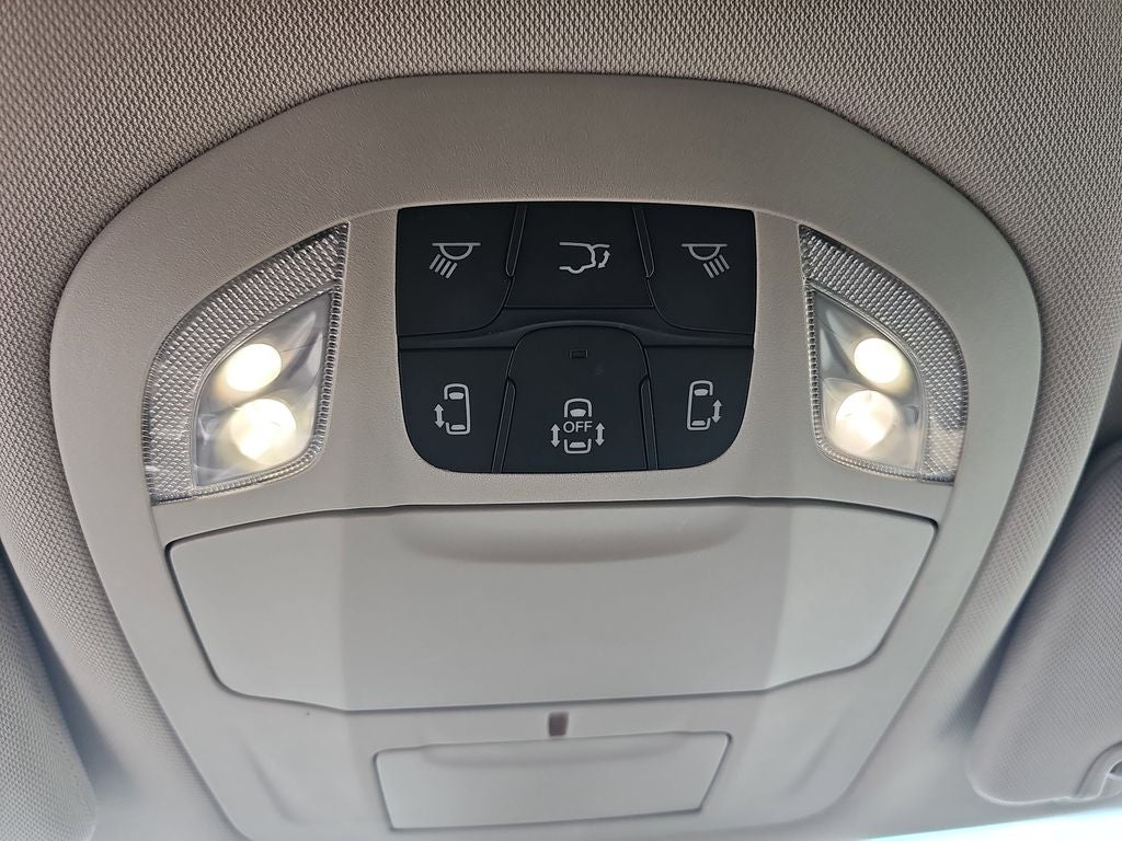2024 Chrysler Voyager LX