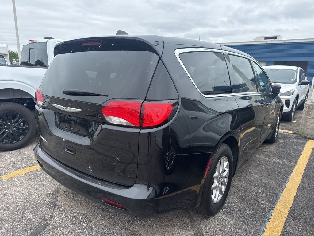 2024 Chrysler Voyager LX
