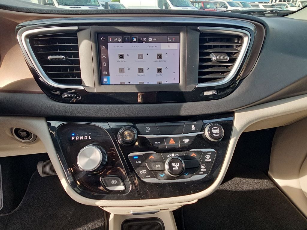 2024 Chrysler Voyager LX