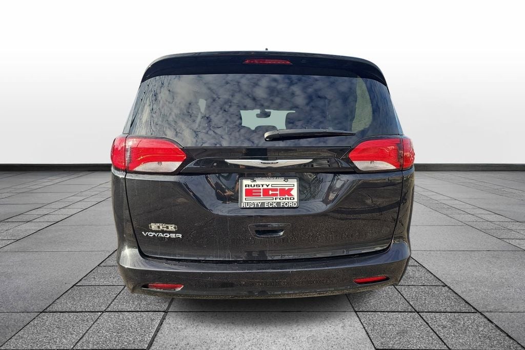 2024 Chrysler Voyager LX