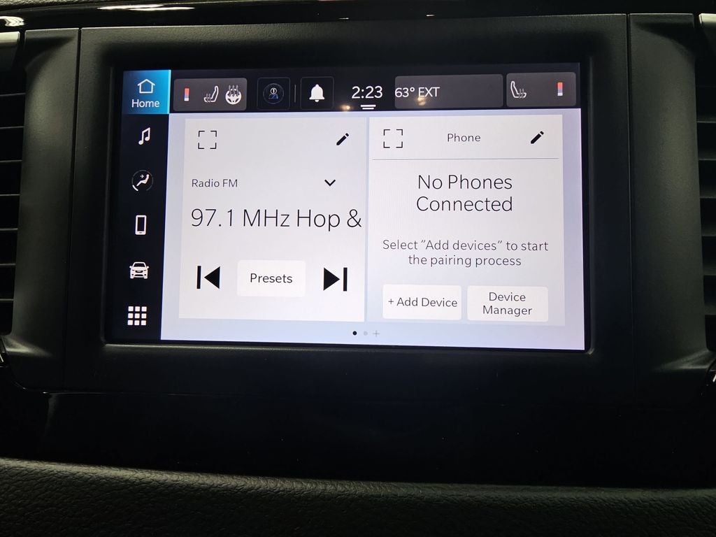 2023 Chrysler Voyager LX