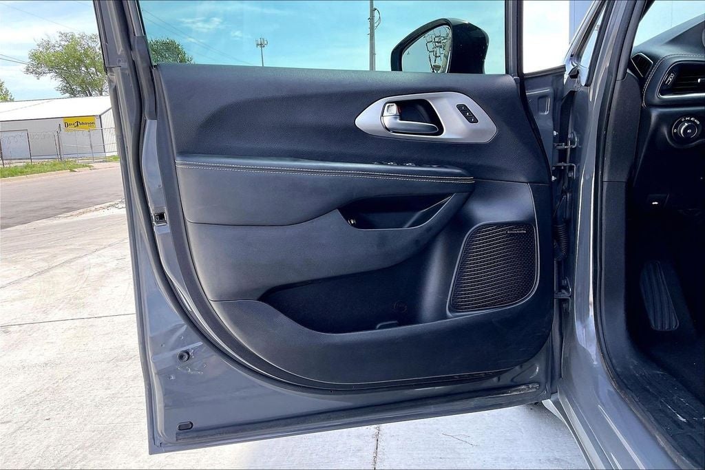 2022 Chrysler Pacifica Hybrid Limited