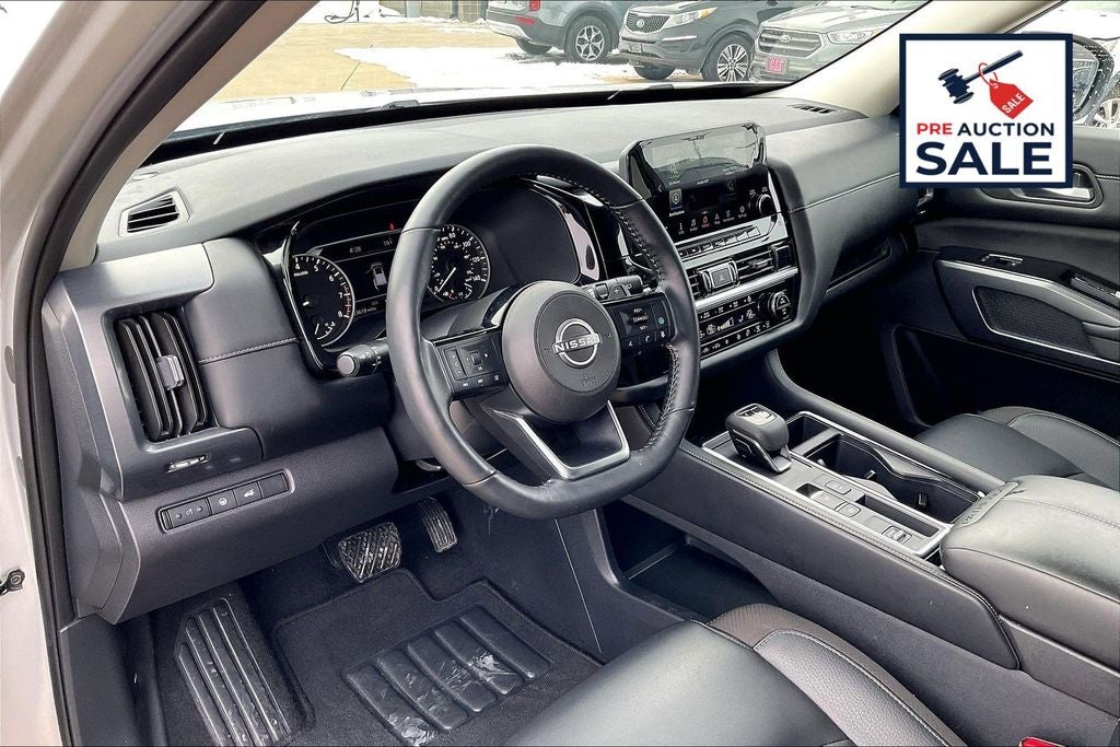 2025 Nissan Pathfinder SL