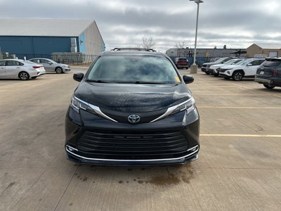 2022 Toyota Sienna XLE 8 Passenger