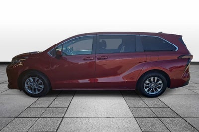 2024 Toyota Sienna LE 8 Passenger