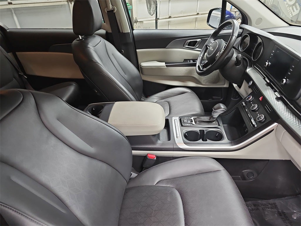 2024 Kia Carnival LX